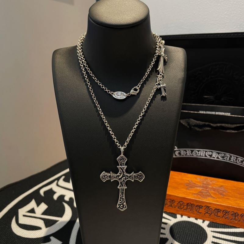Ch*0me He**ts necklaces